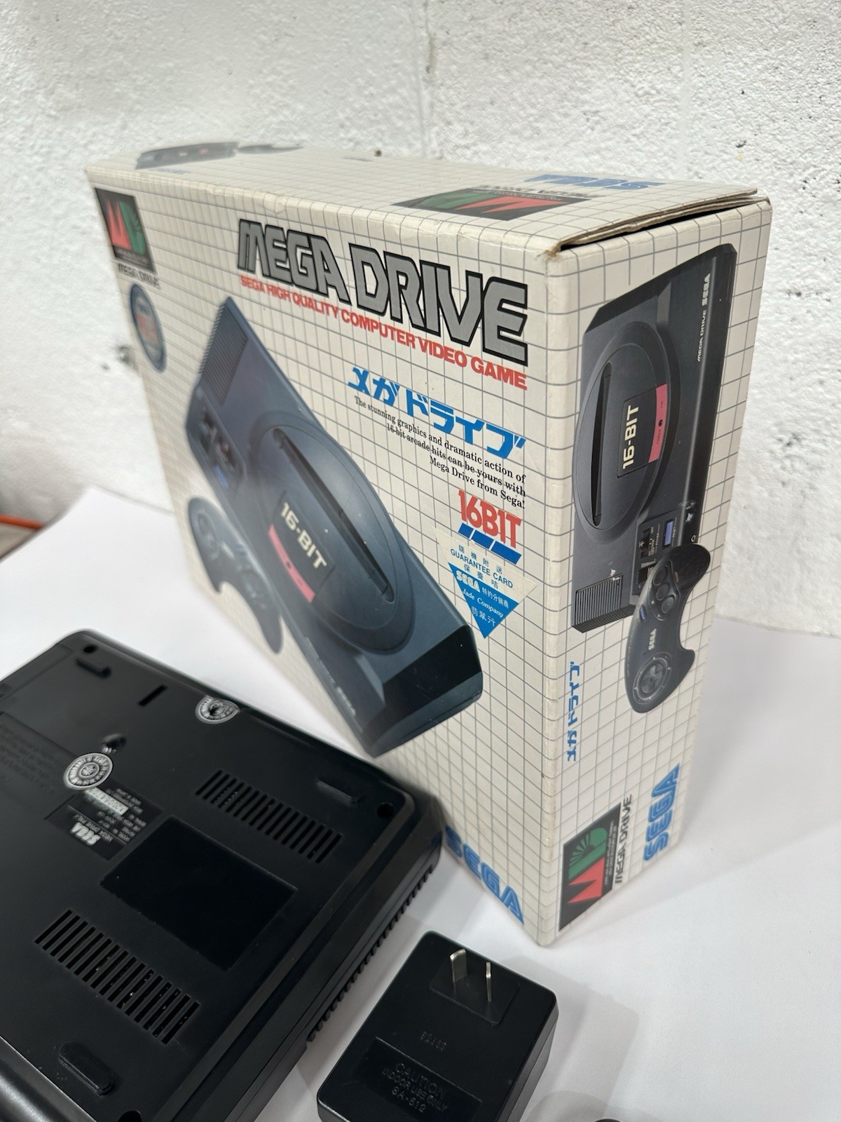 VINTAGE SEGA MEGA DRIVE BOXED WORKING CONSOLE 16 Bit PAL 1601-11 NTSC JAPAN BOX