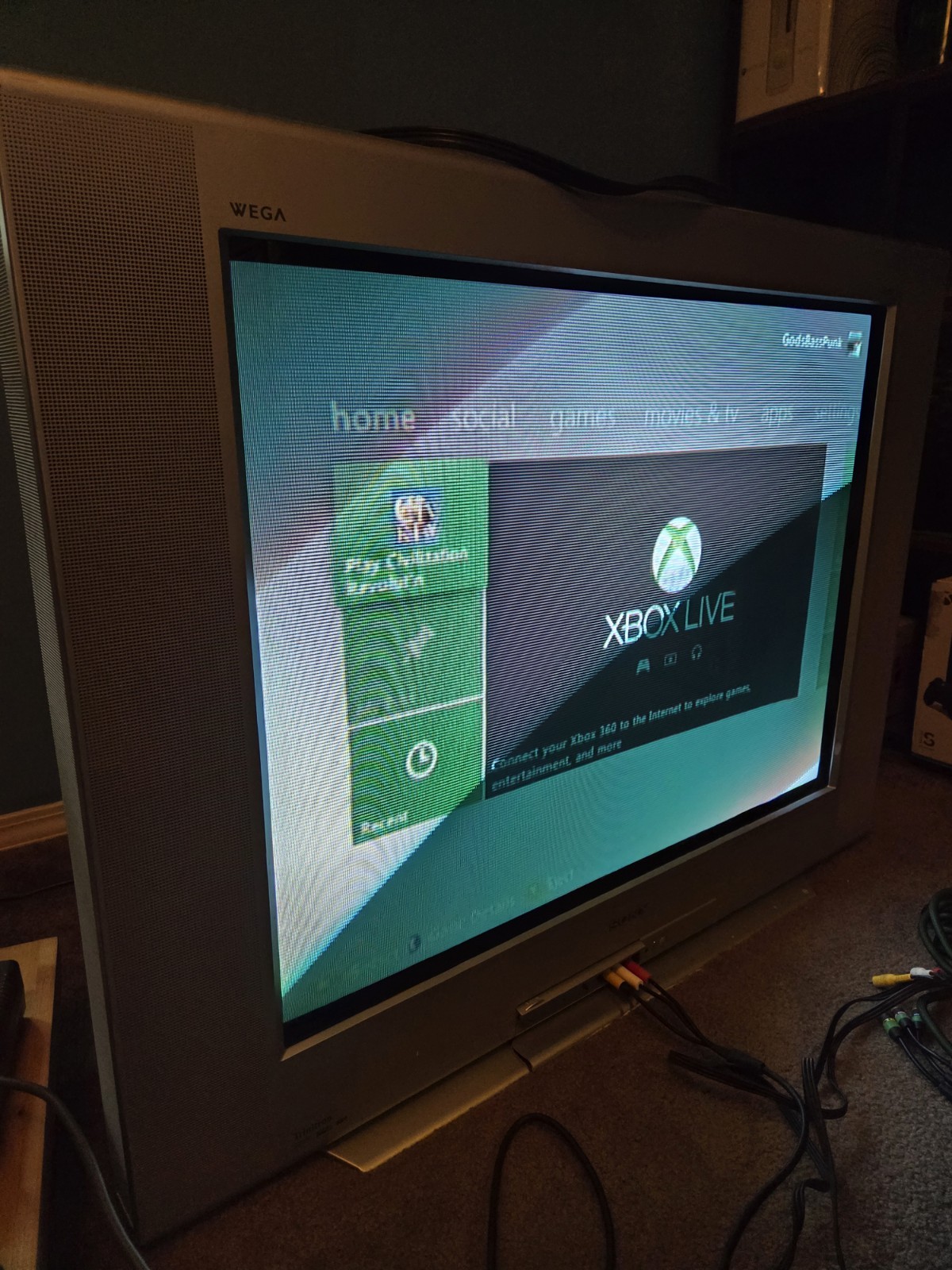 Microsoft Xbox 360 120gb Console 2 Controllers, And Cords
