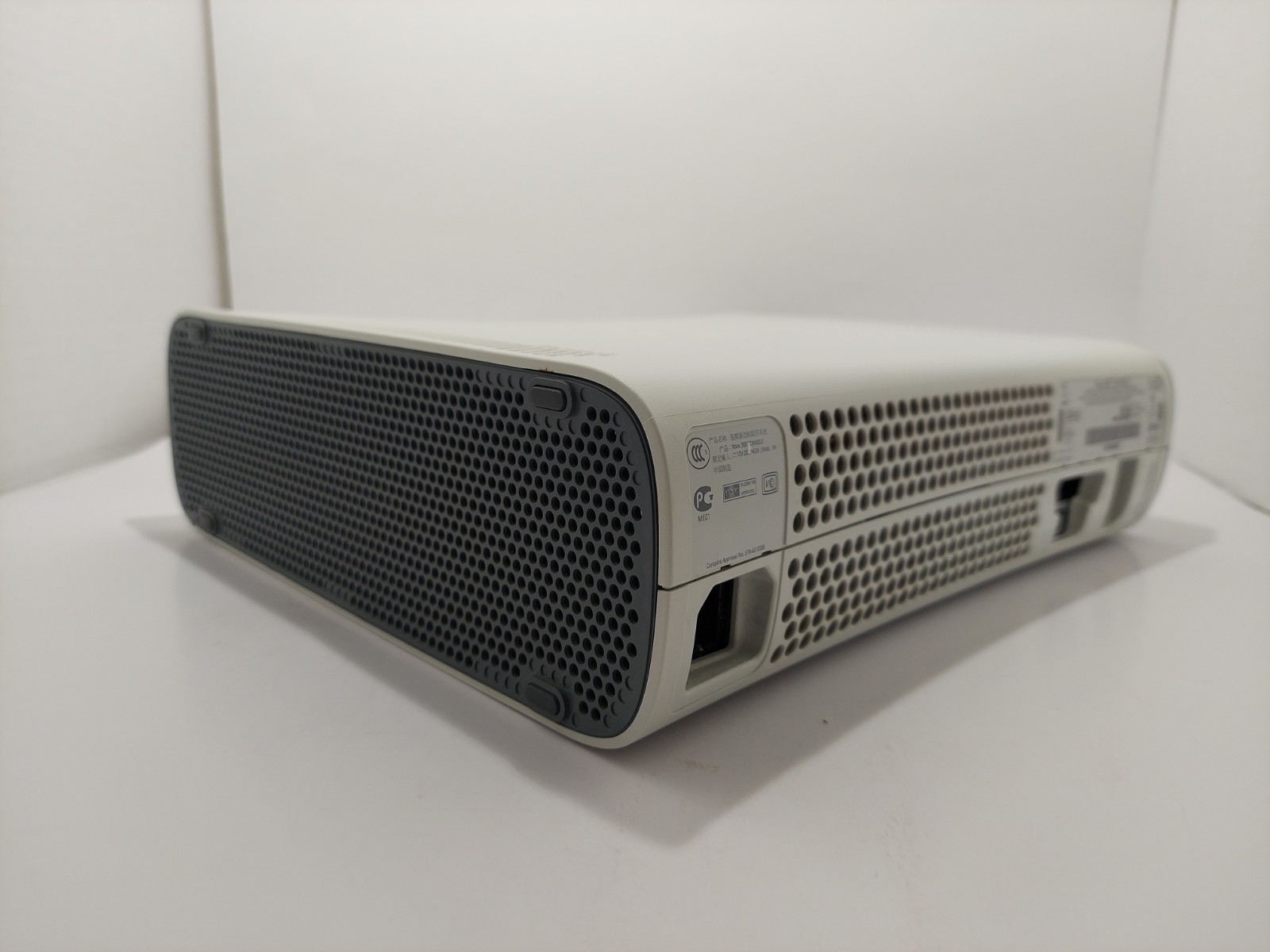 Microsoft Xbox 360 Jasper Console Bundle 20gb w/ Controller, Game And Cables