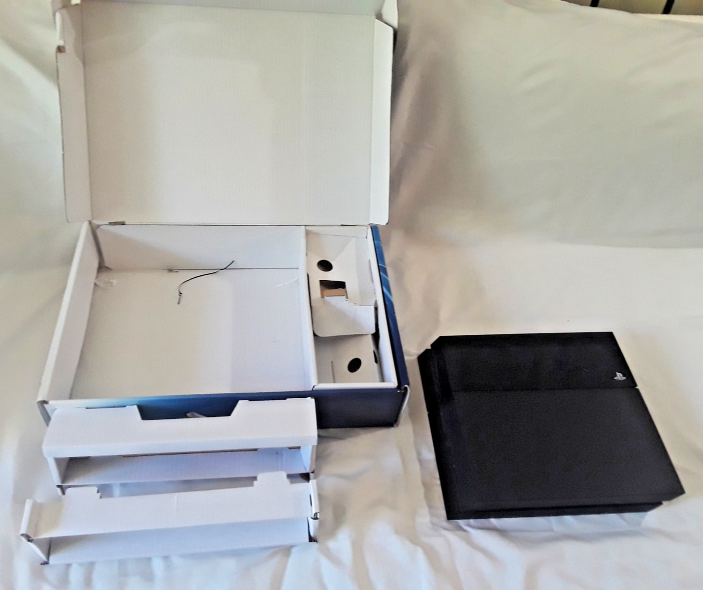 Sony Playstation PS4 CONSOLE LOT x 3 w/ original Boxes + controllers, camera
