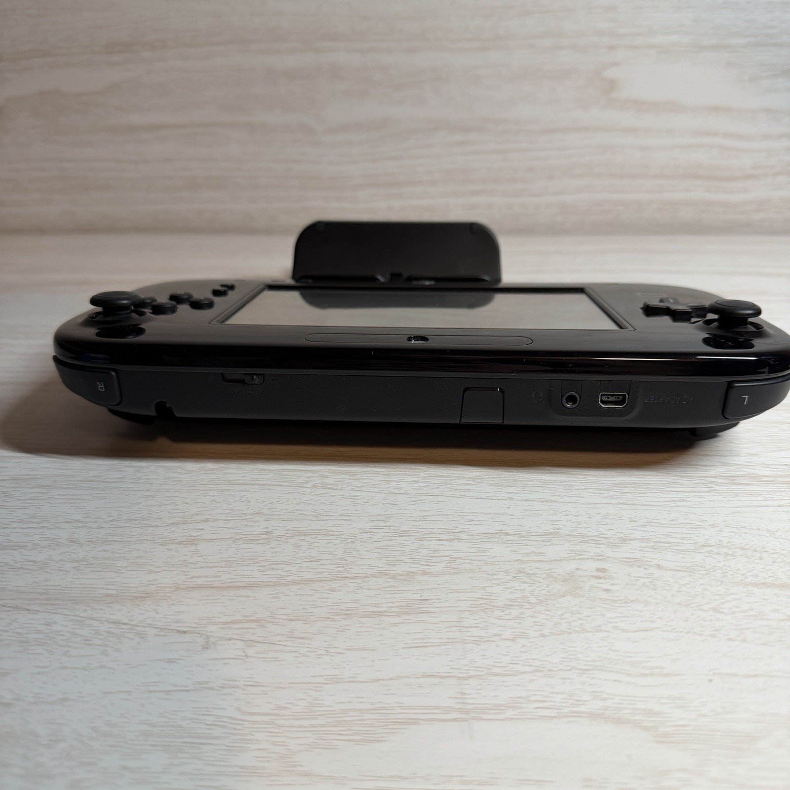 Nintendo Wii U Deluxe 32GB Handheld System – Black WUP-101(02) w/ Pro Controller