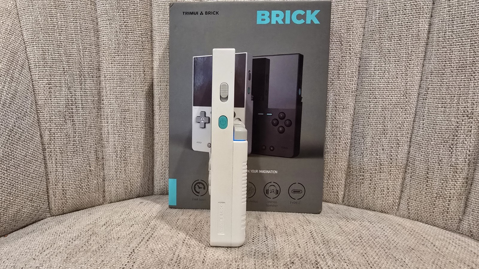 TrimUI Brick White Open Source Handheld Game Console with 64GB KNULLI firmware