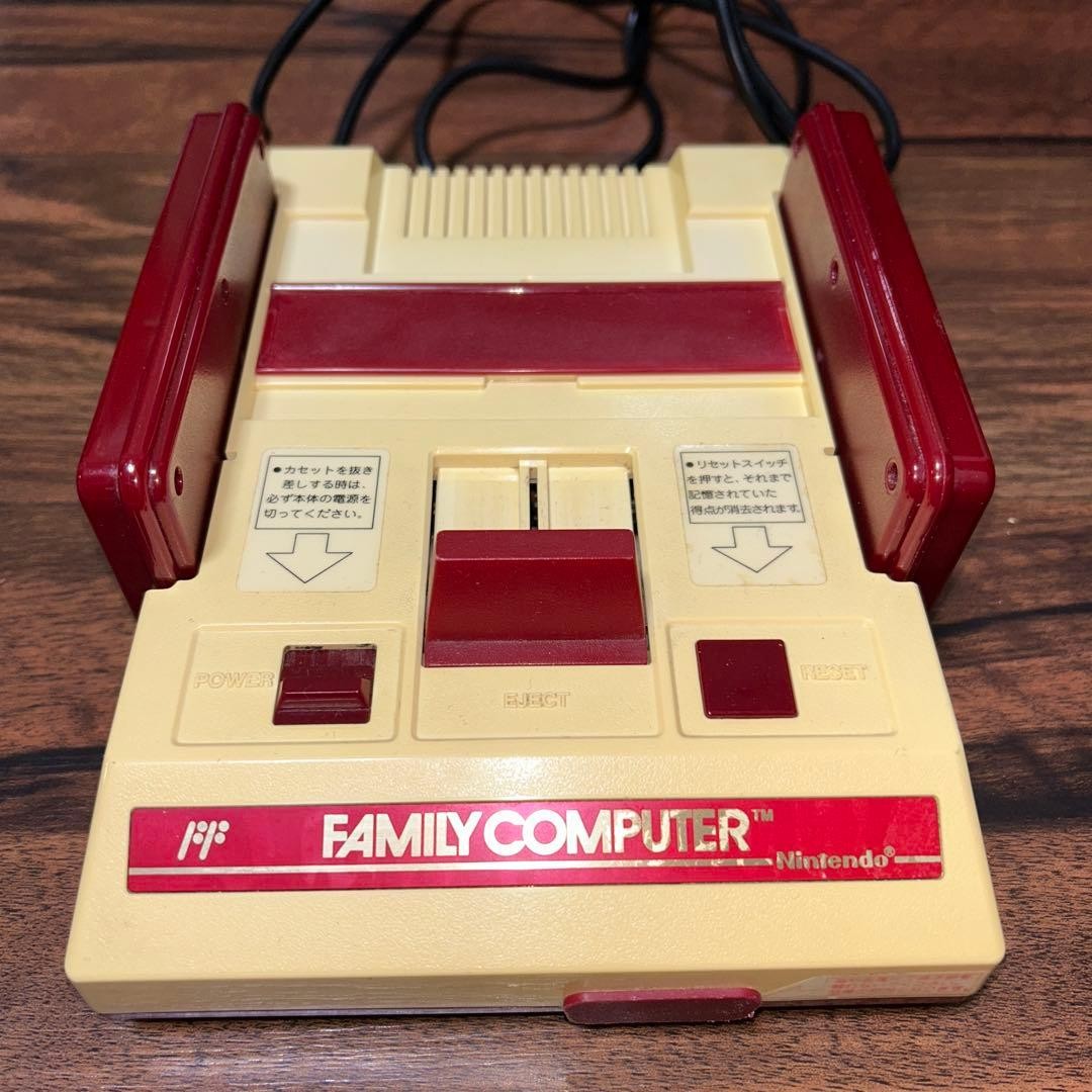 Vintage Nintendo Famicom console and game set, working condition confirmed D479