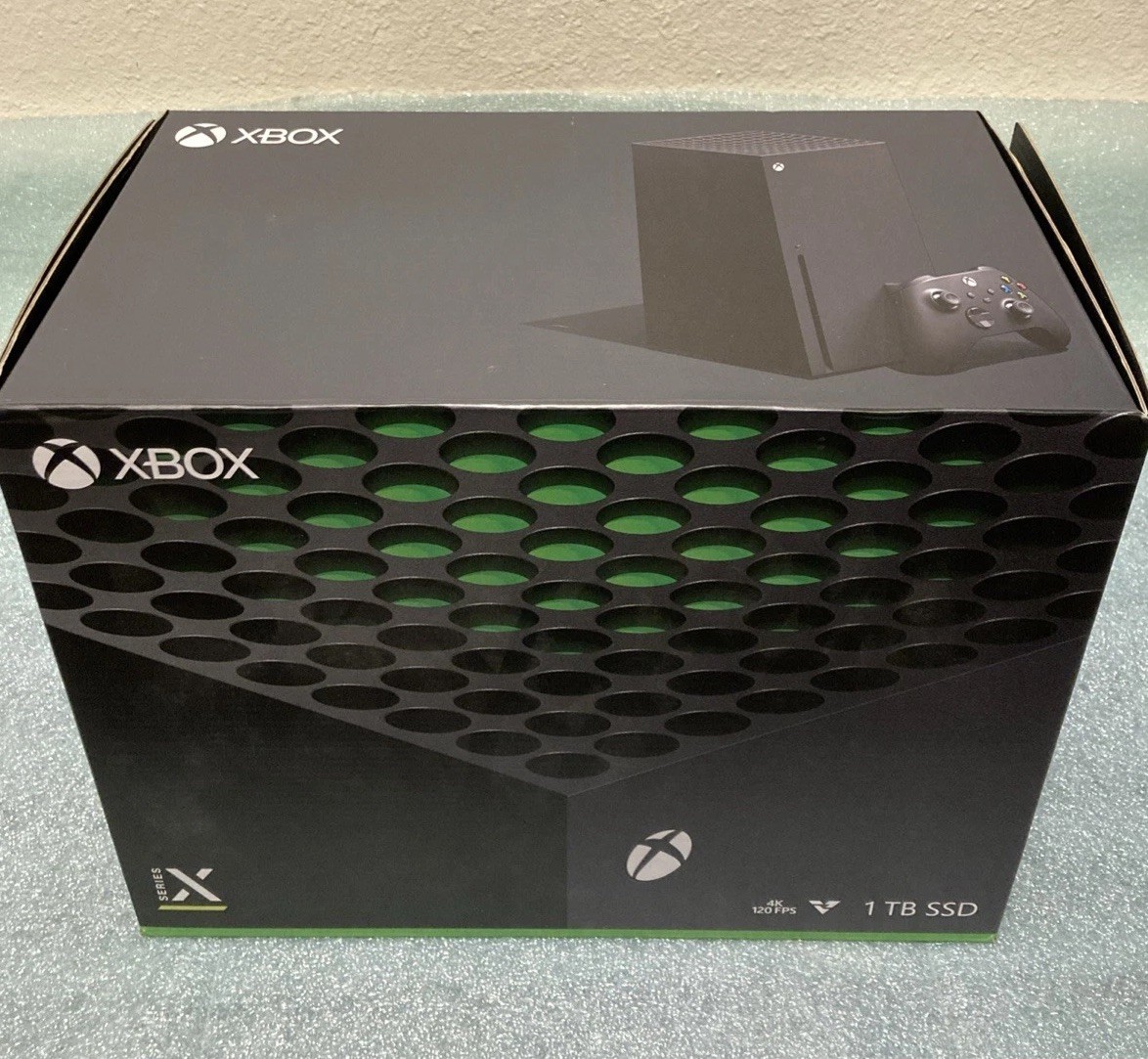 Microsoft Xbox Series X 1TB SSD Gaming Console Black RRT-00001 *HARDLY USED*