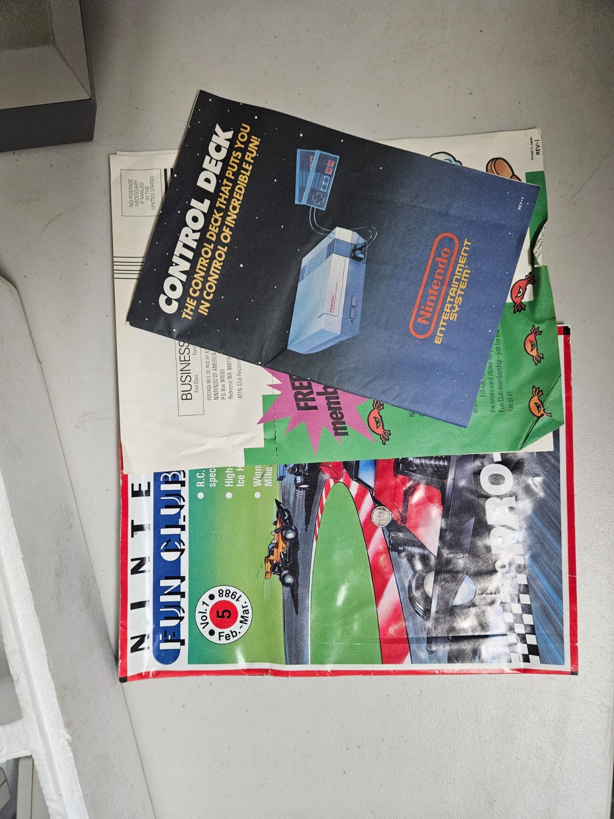 Nintendo NES Control Deck Home Console Gray 1988 w 2 Controllers In Box