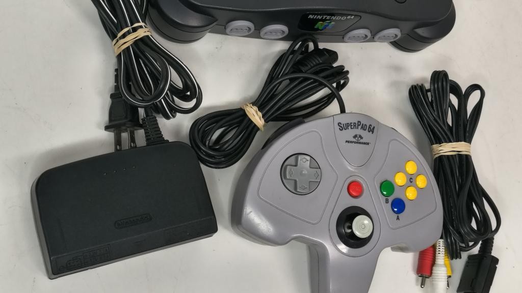 NINTENDO 64 GREY W/1MOTE (P14027412)
