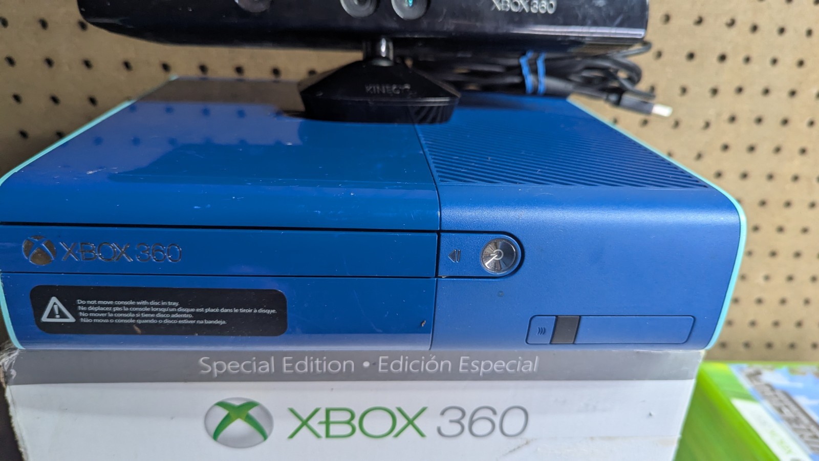 Microsoft Xbox 360 E 500GB Special Edition Console Kinect Bundle BLUE