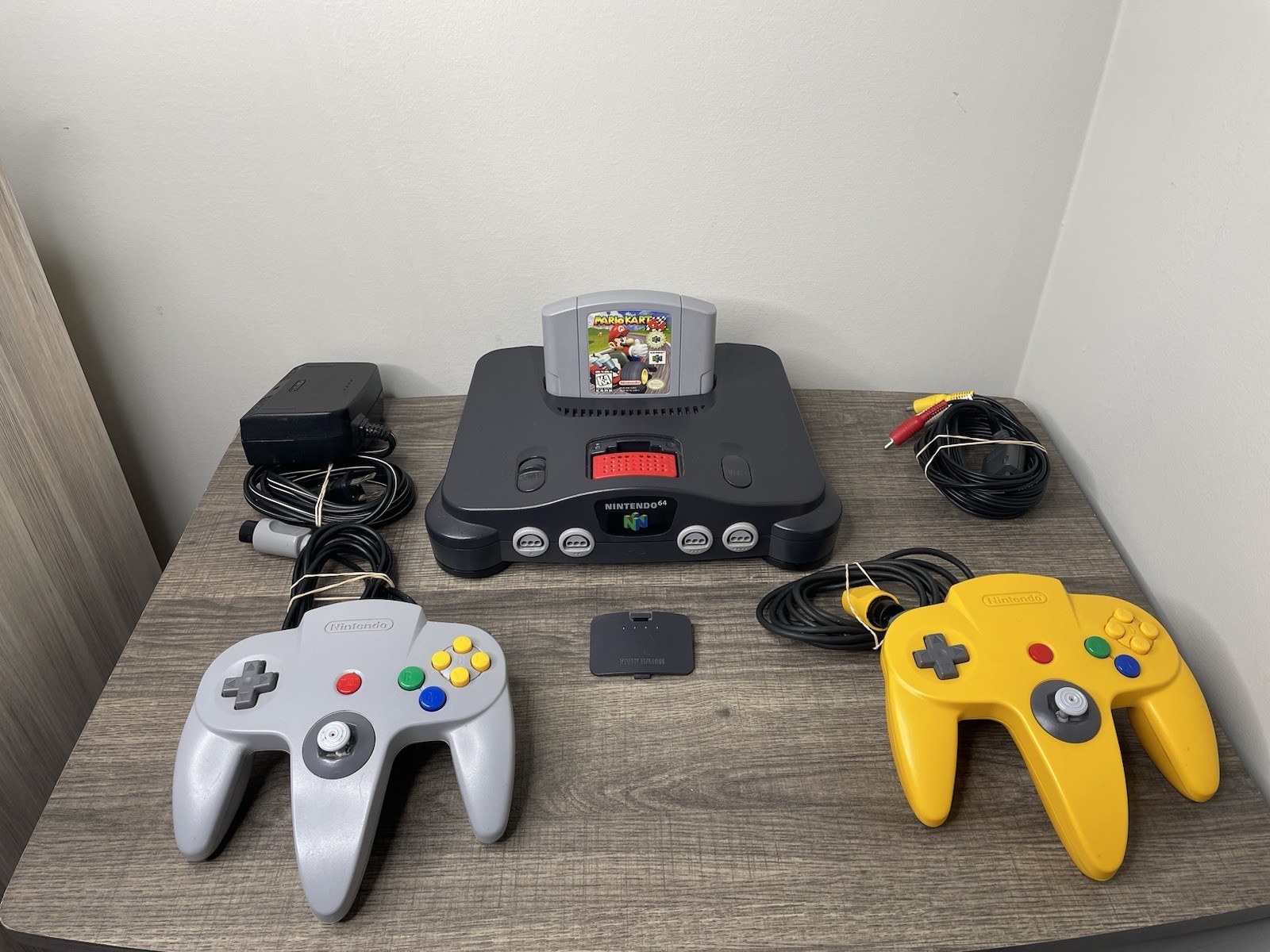 Nintendo 64 N64 Console Bundle Two Controllers Mario Kart 64 Expansion Pack