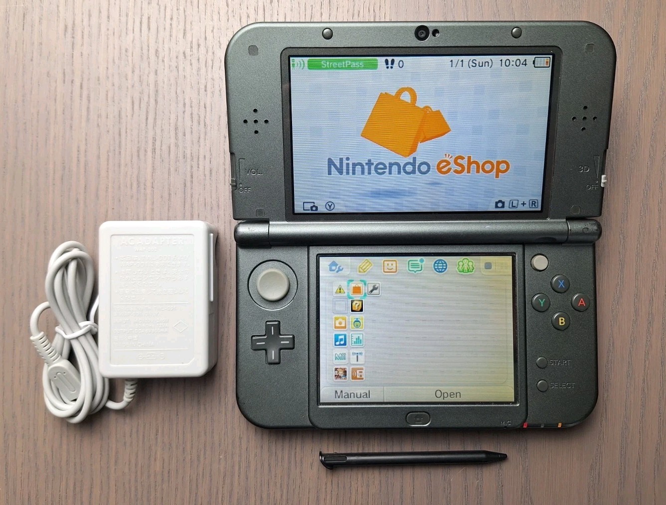 New Nintendo 3DS XL Metallic Black | Charger 32GB SD Card | REGION FREE TOP IPS
