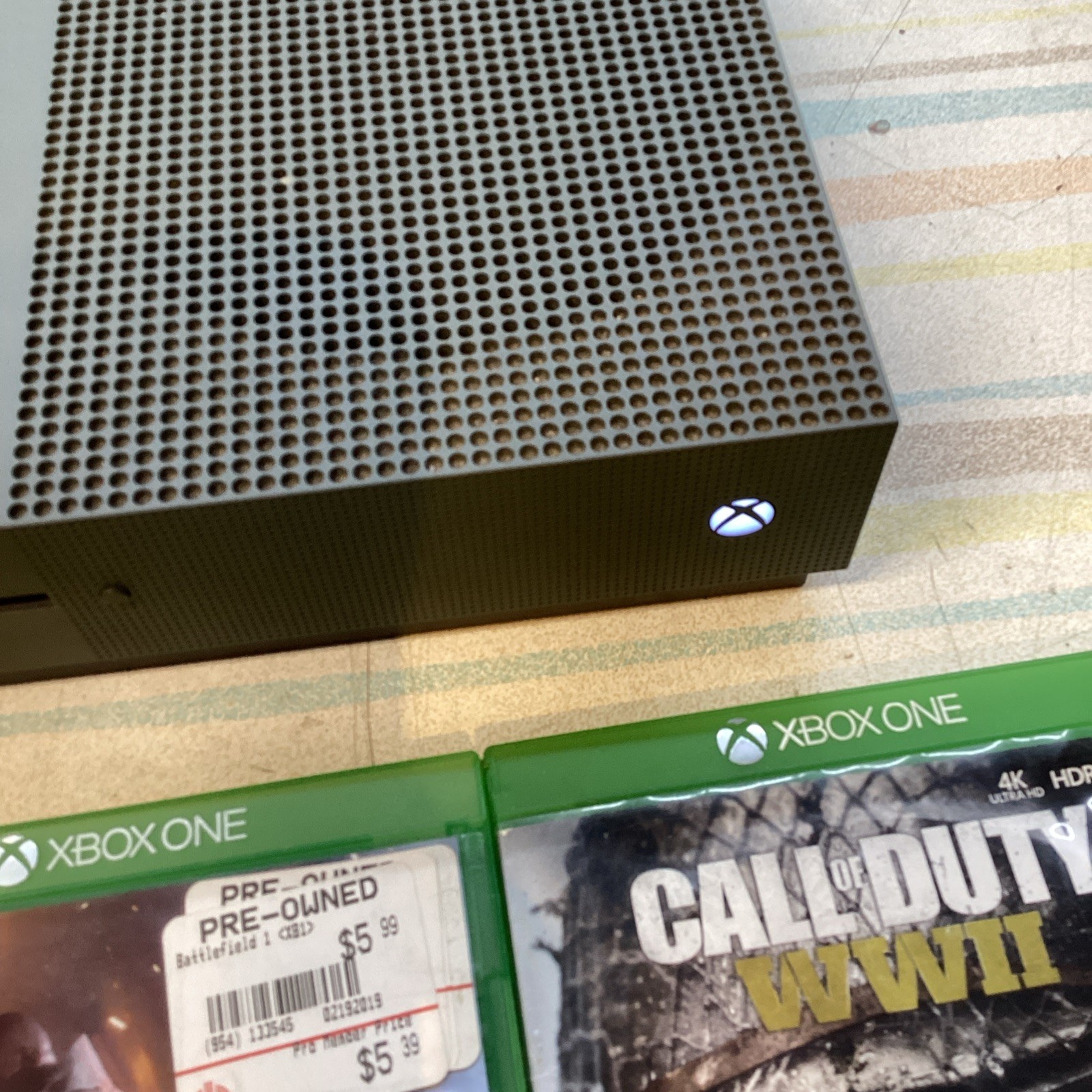 Microsoft Xbox One S Army Green 512GB 1 Contoller, 4 Games,