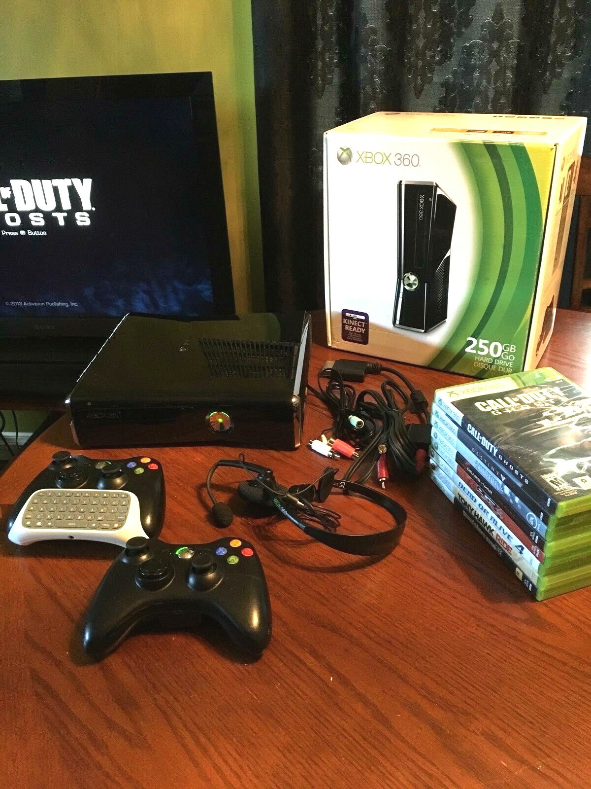 Microsoft Xbox 360 S Console w/250GB Gloss Black 2 Controllers + 8 games + HDMI