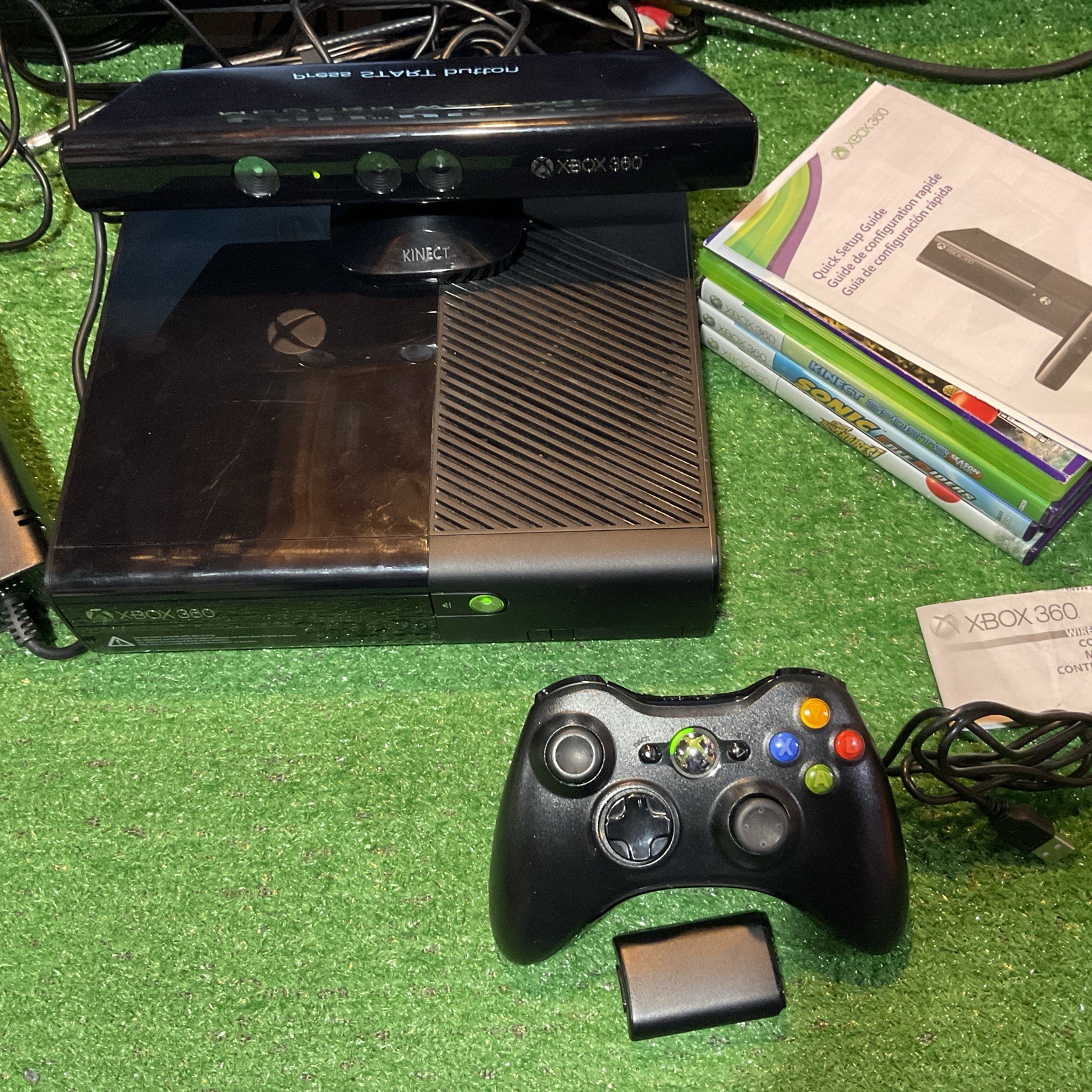 Xbox 360 4GB Kinect Bundle Box – Games Kinect Sports, Adventure, NCAA 14 + Sonic