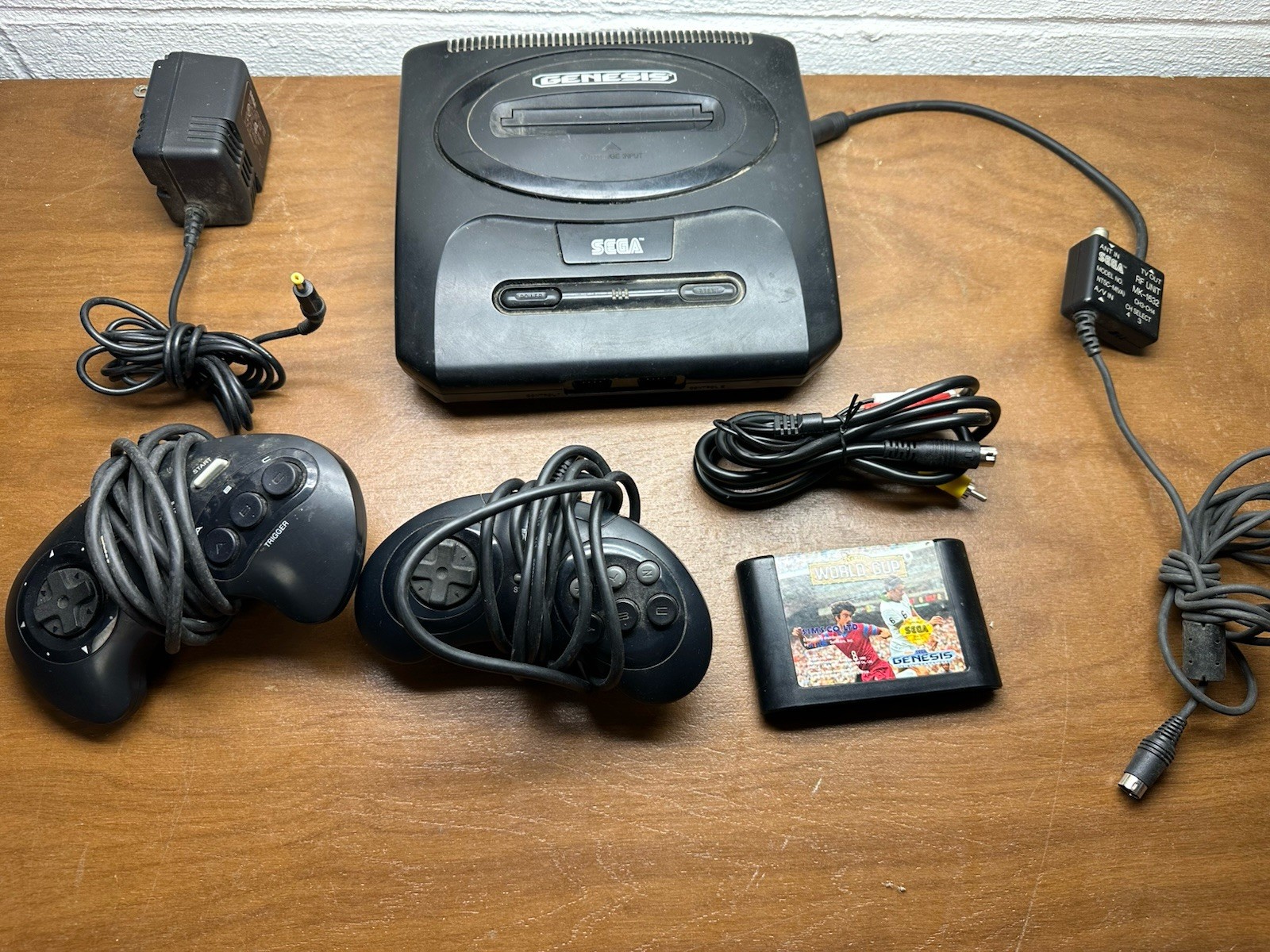 Sega Genesis Model 2 Mk1631 Console System Bundle Cords Game 2 Controllers Read