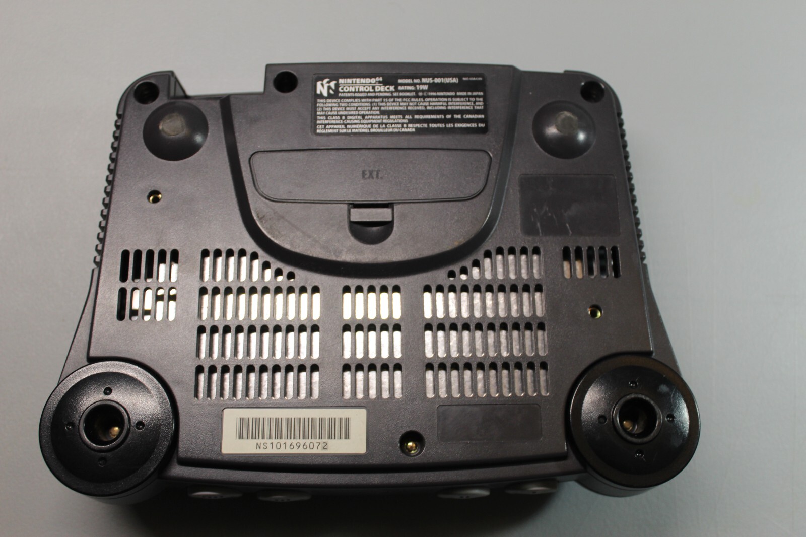 NINTENDO 64 SYSTEM CONSOLE NUS-001 (P11002567) Working. W/ one controller