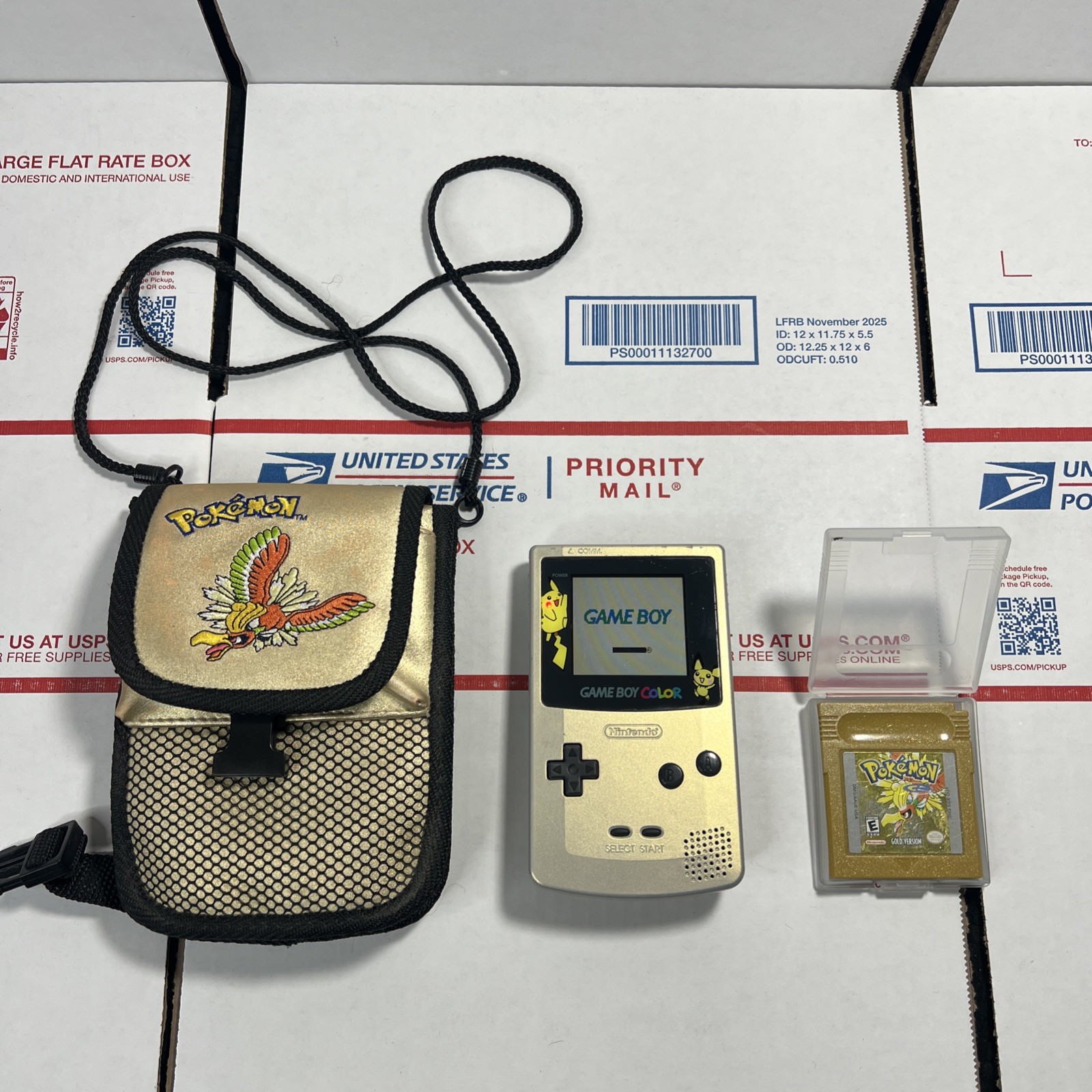 Nintendo GameBoy Color Pokémon Special Edition Pikachu Pichu + Pokémon GOLD