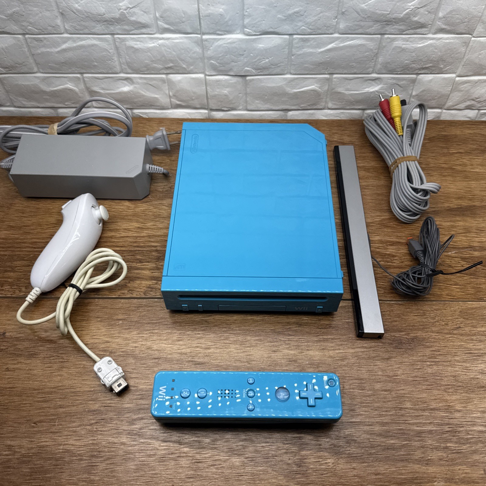 Nintendo Wii Video Game System Blue Console Bundle RVL-101 Tested Working