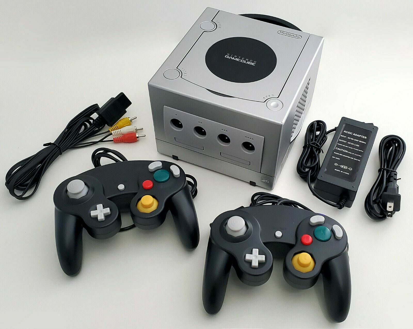 Nintendo GameCube DOL-101 Gaming System SILVER Console 2 Controller Bundle NGC