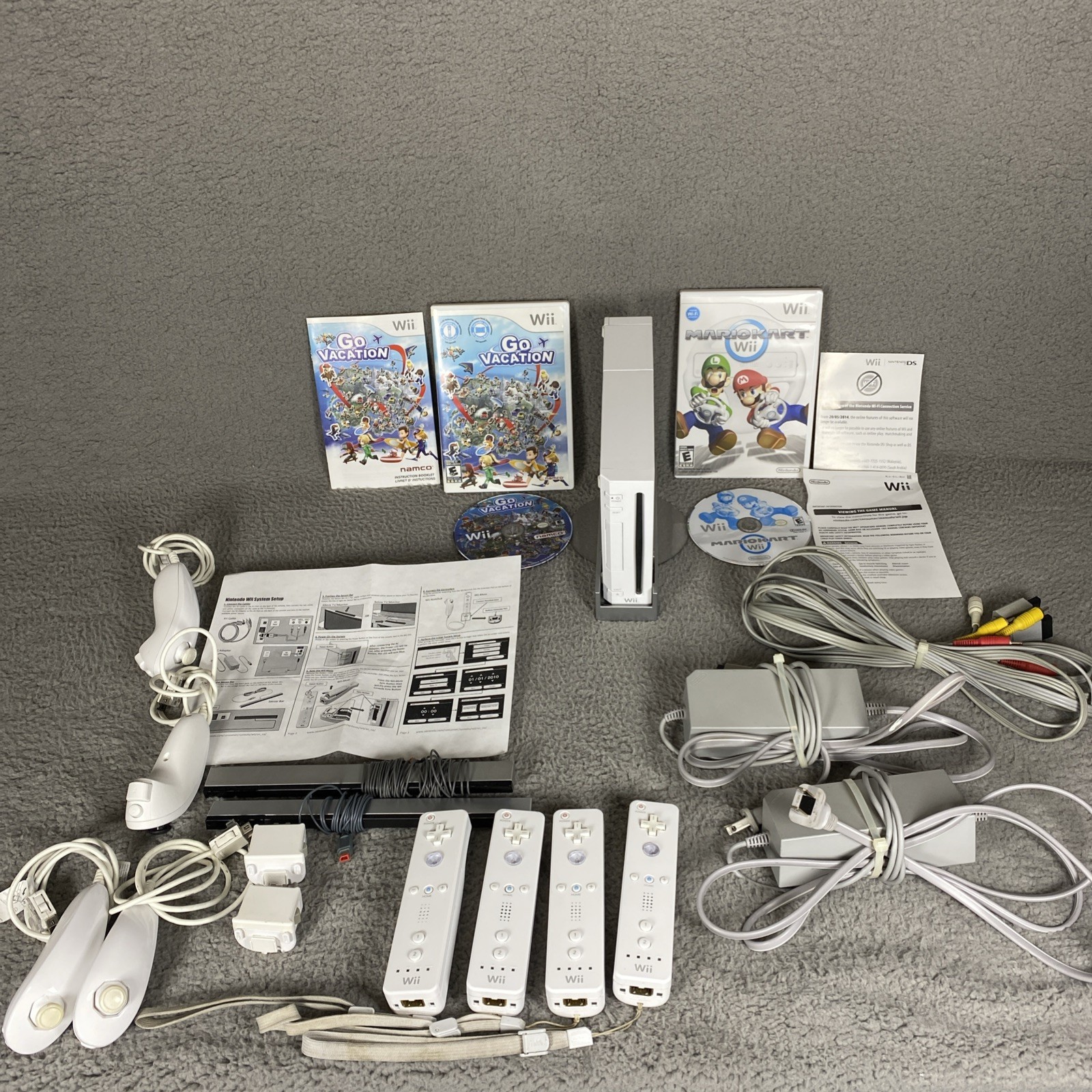 wii console bundle W/4 Controllers Extra Game Cords 2 Games. As Is. Tested Works