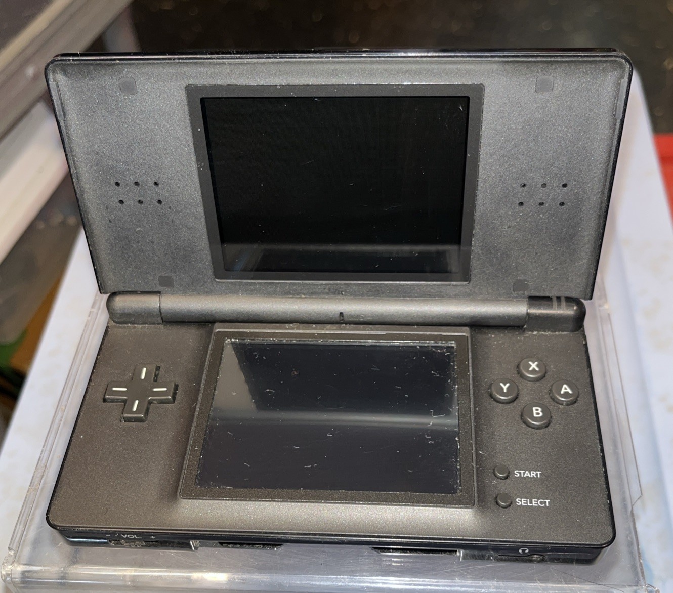 Nintendo DS Black W/4 Games In Case. Tested. ( X 1 )