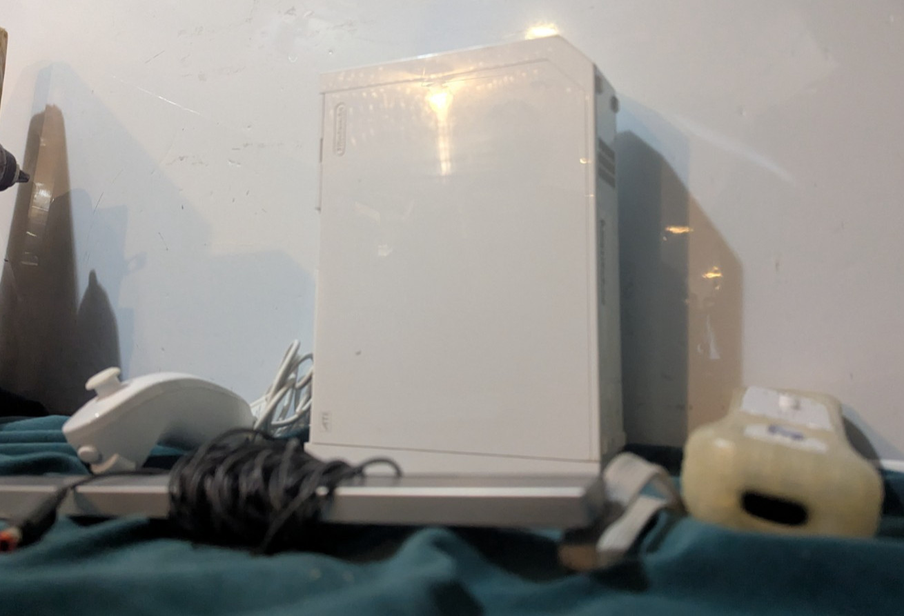 Nintendo Wii Gaming Console RVL-001 (USA) W/ One Wii Remote Controller