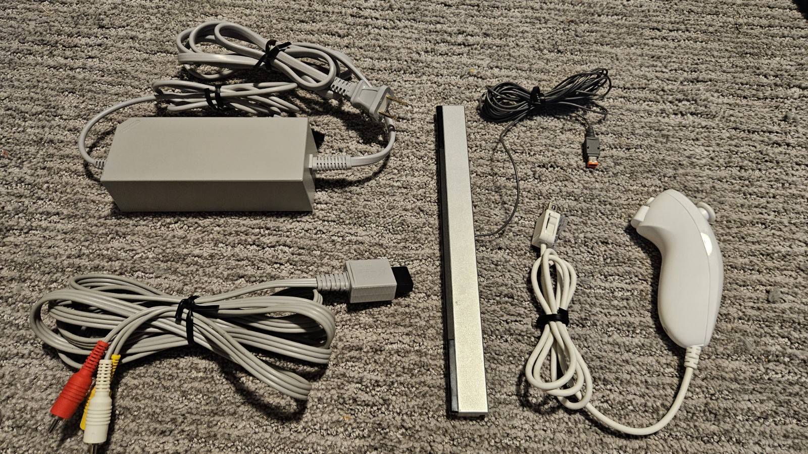 Nintendo Wii Console White Wii Sports Bundle RVL-001 NTSC-U/C (US/Canada)