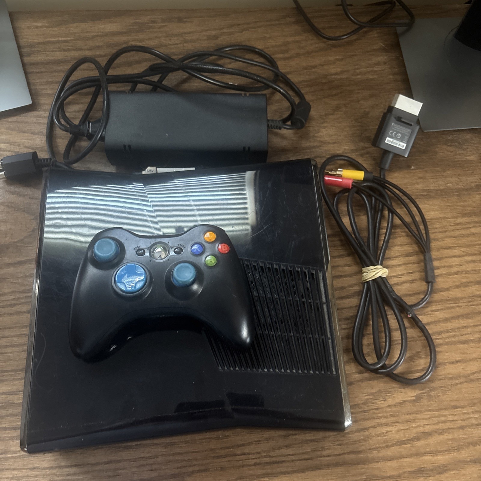 Xbox 360 S Slim Model 1439 Matte Black Console 250GB HDD w/ Controller
