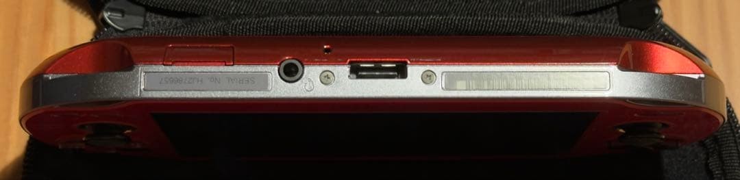 PSVITA PCH 1000 Cosmic Red