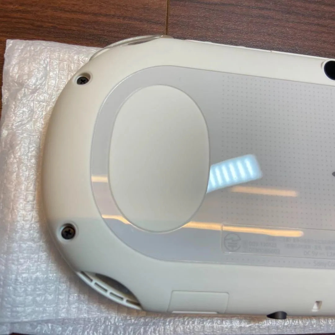 Sony PS Vita PCH-2000 Glacier White Starter Kit 16GB Wi-Fi Complete Japan Used