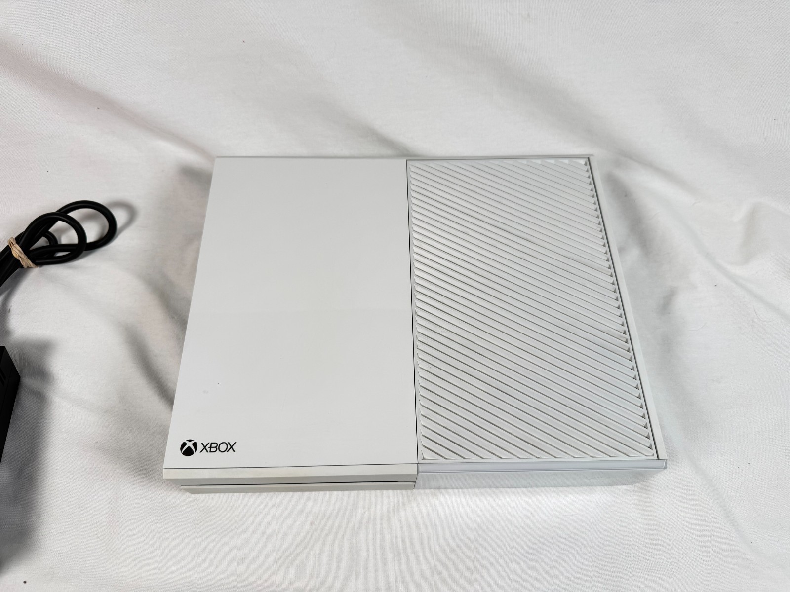 Microsoft Xbox One 1540 500GB Gaming Console & Controller White Used