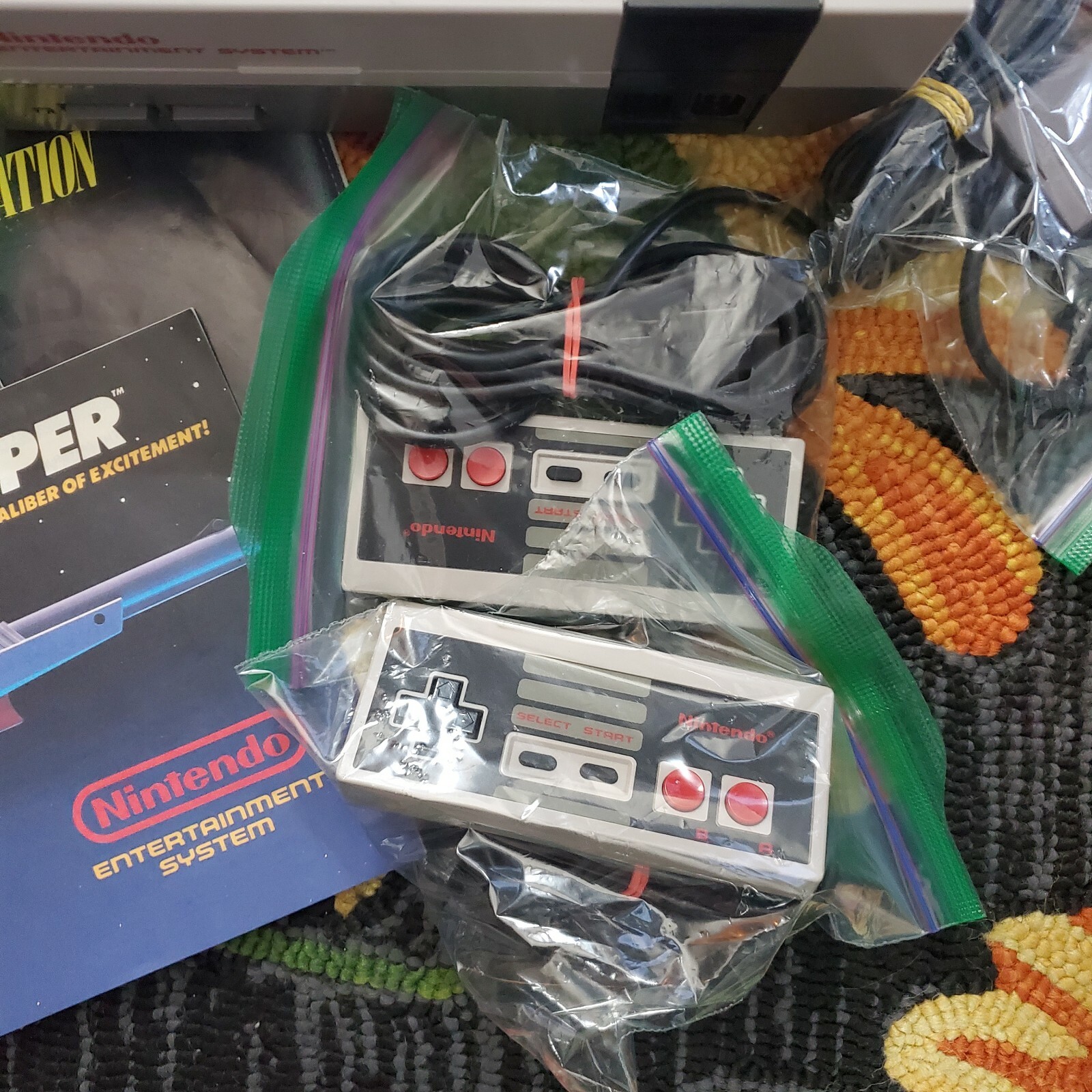Original Nintendo NES NES-001 Gaming System Controllers Zapper Games RF-Adapter