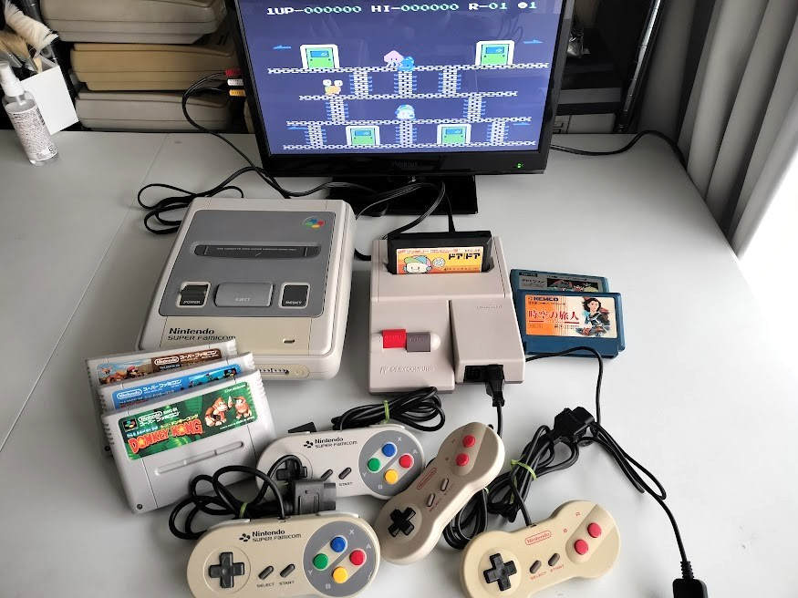 Nintendo Super Famicom and New Famicom Console Set w/6 Games Japan Used