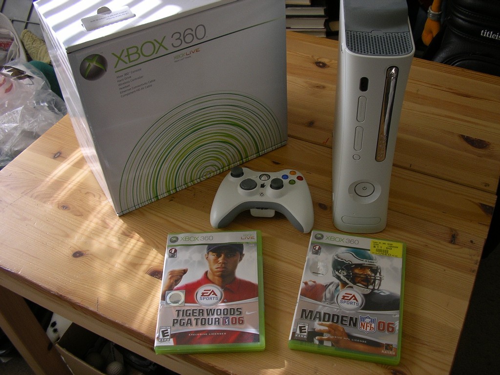 Microsoft XBox 360 White Video Game Console Gaming System HD Bundle