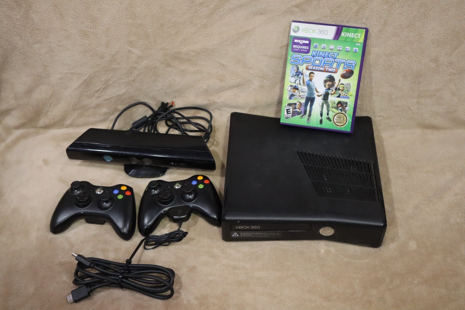xbox 360 s console 2 controllers Kinect 2 games hdmi cord no power cord untested