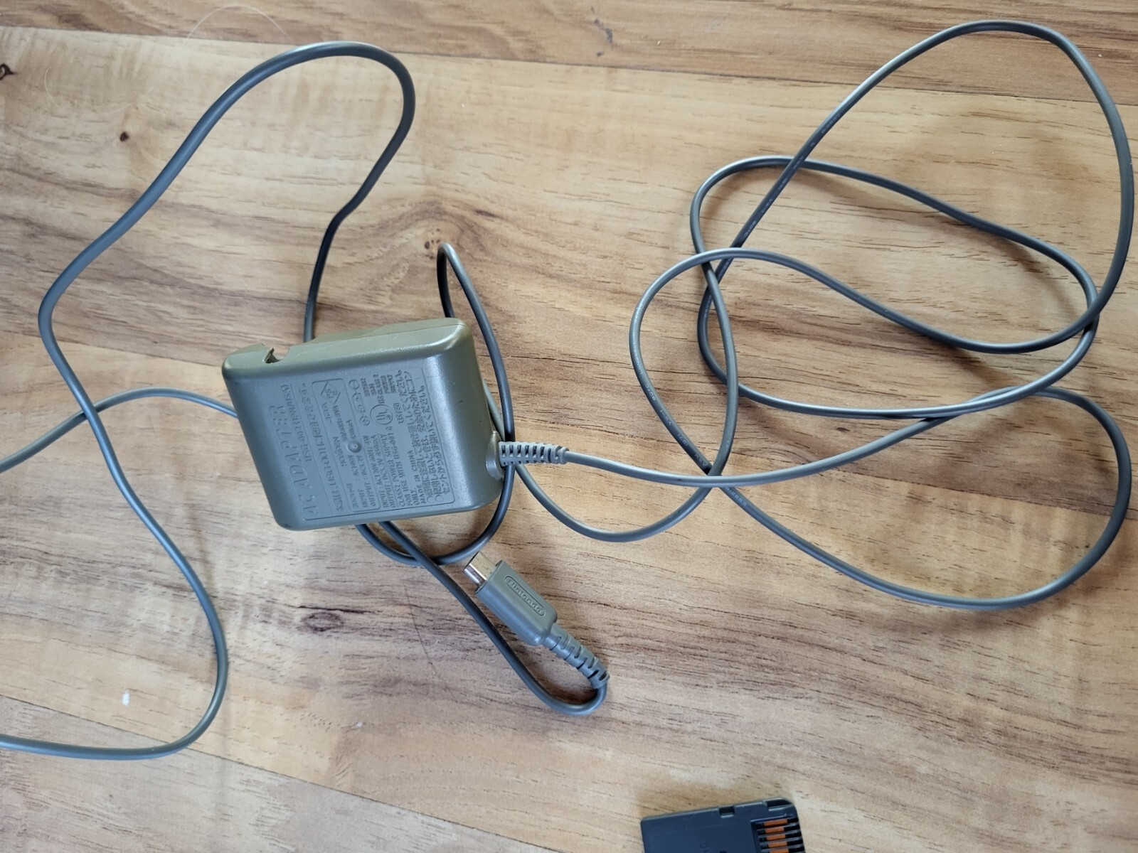 2006 Nintendo DS Console, Game & AC Adapter USG-003 – Parts