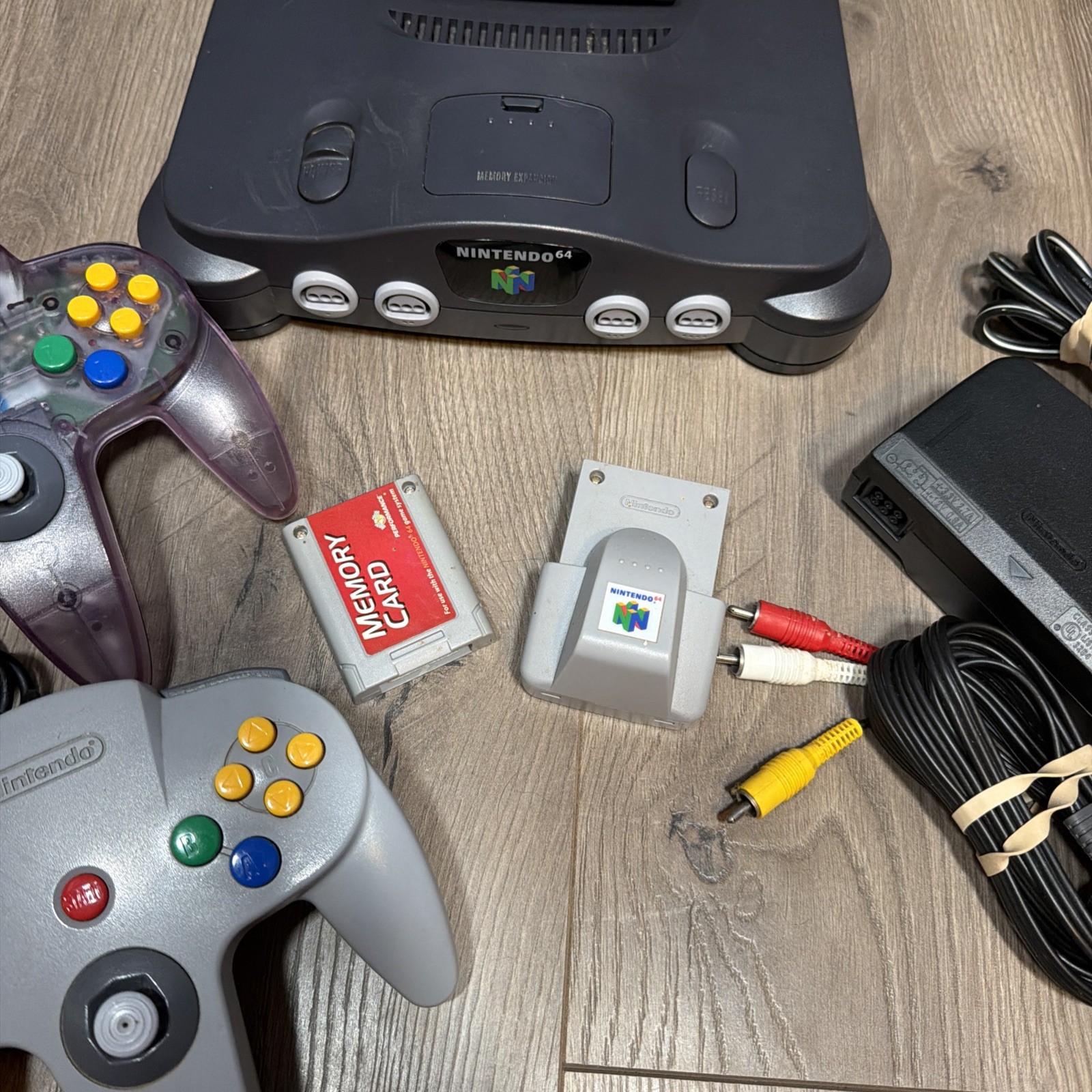 Nintendo 64 N64 w/ 2 Controllers, Rumble Pak, Super Smash Bros Bundle