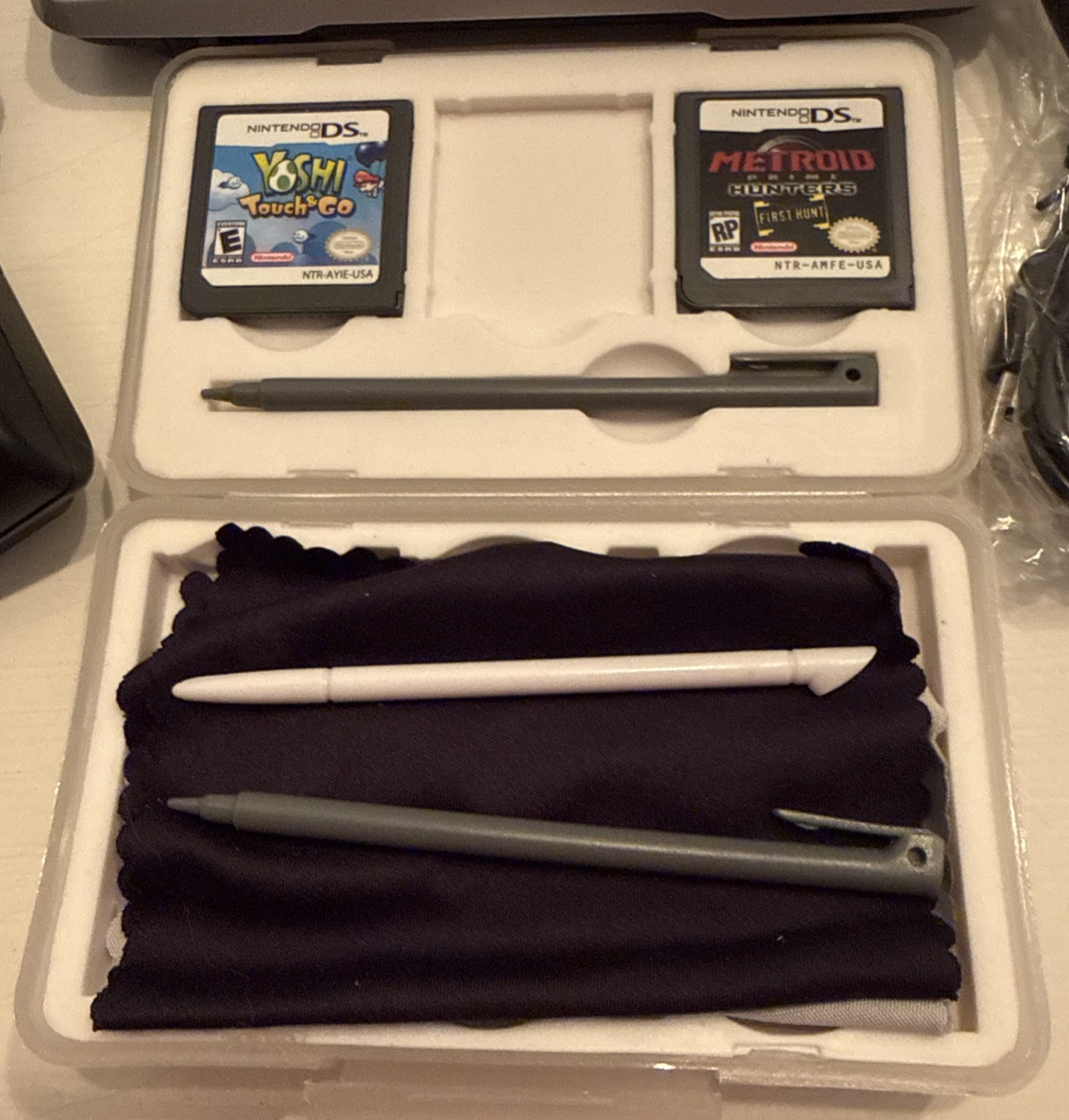 Nintendo DS Silver Bundle with Yoshi Touch And Go, Metroid Prime Hunter -Tested