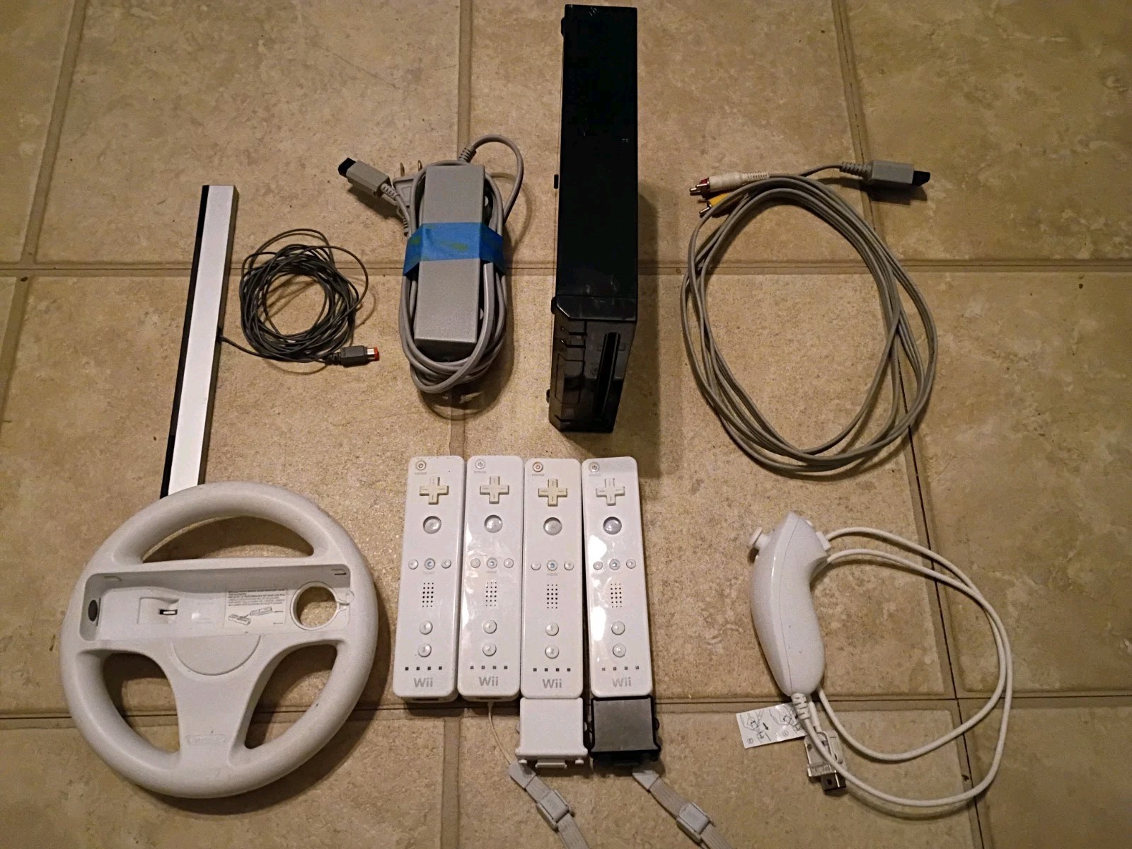 Nintendo Wii Black RVL-101 Console Tested Working With Controlles + Accessories