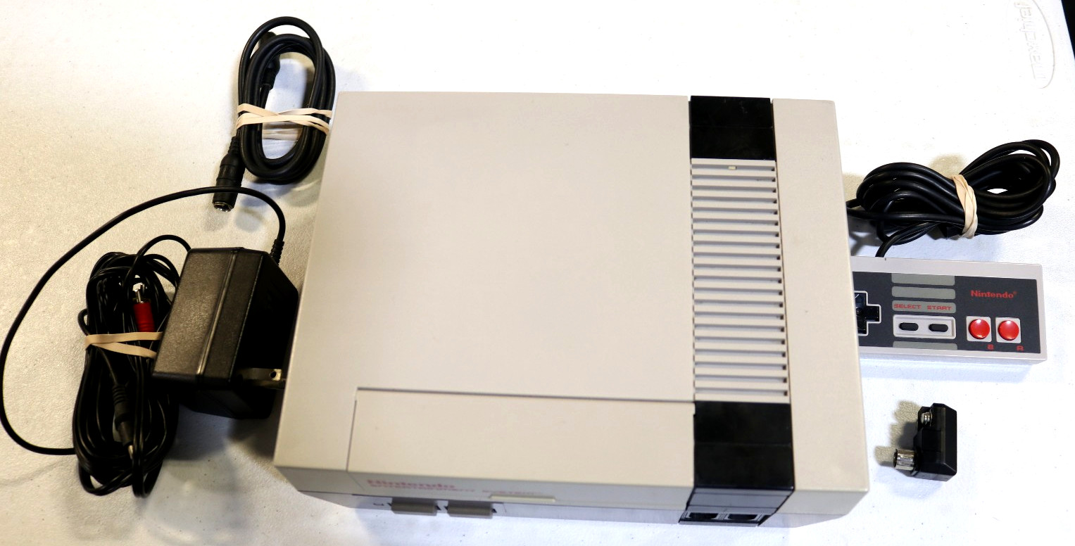 Original NES Nintendo System Console, 1 Controller With Cables TESTED (61402)
