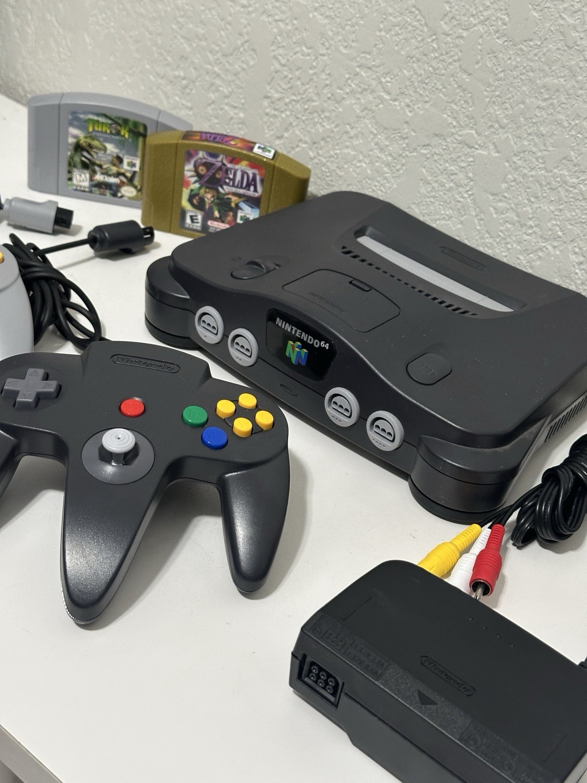 Nintendo 64 NUS-001(USA) Console Bundle w/ 2 Controllers Power/AV Cables