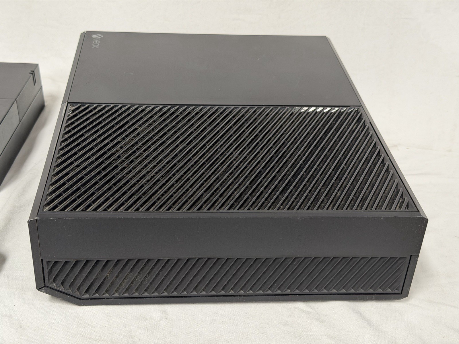 Microsoft Xbox One w/ Controller 500GB Black Console (Model 1540)