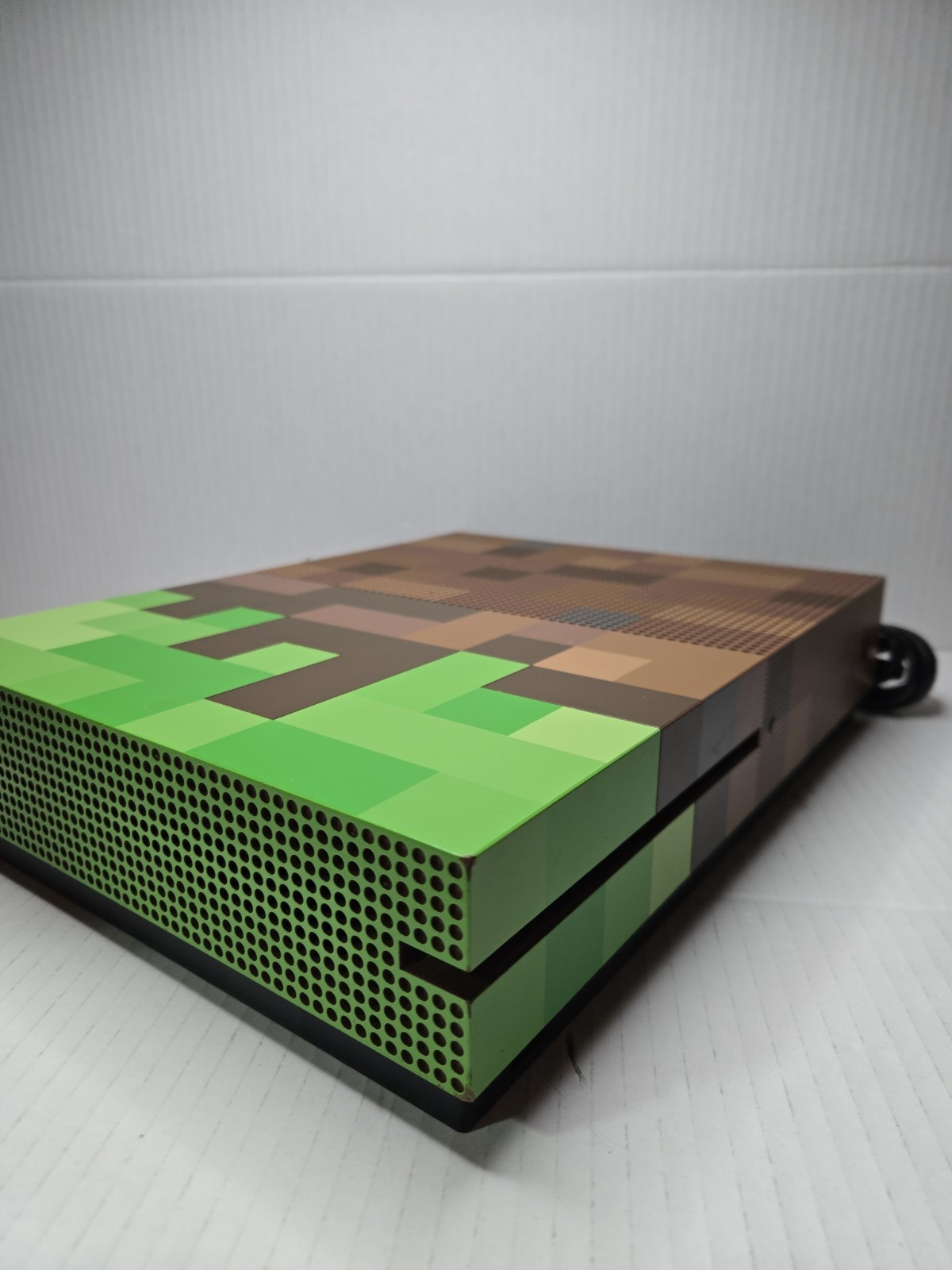 Microsoft Xbox One S Minecraft Limited Edition 1TB Green & Brown Console