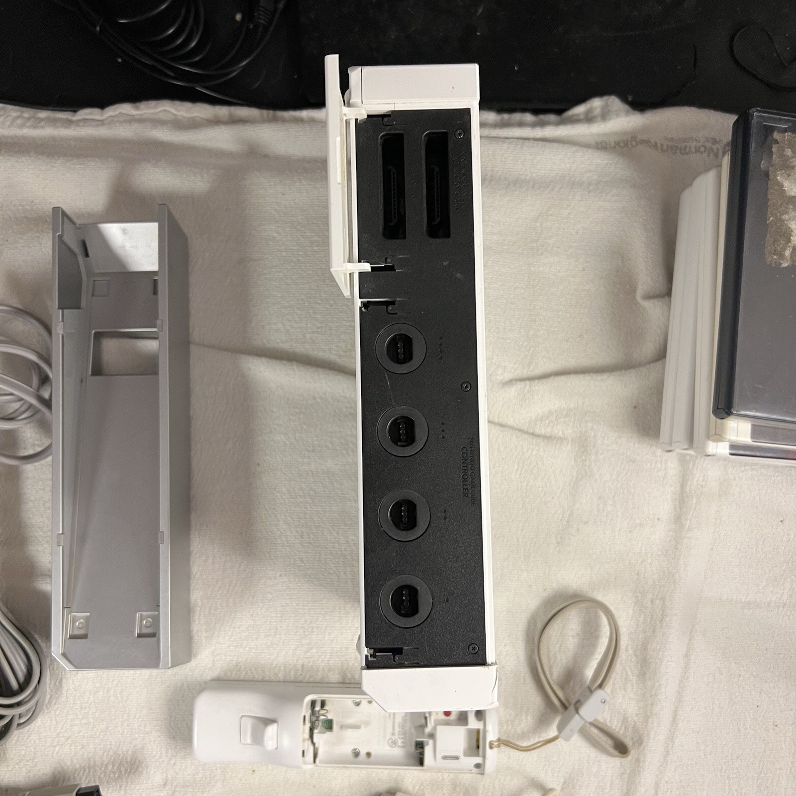 Nintendo Wii RVL-001 512 MB Home Console Bundle 4 Games + Bonus Game