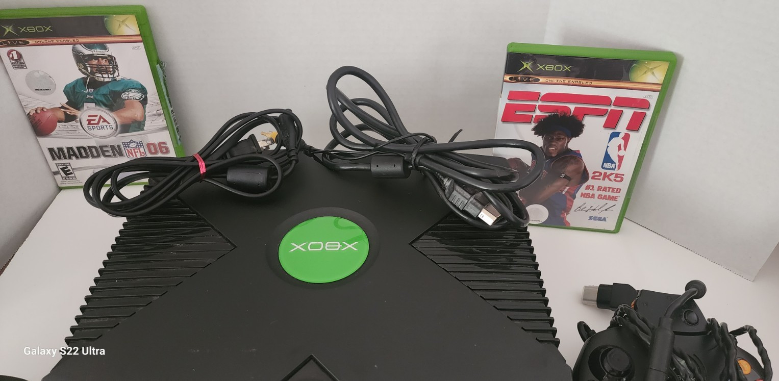 Microsoft Original Xbox Console Bundle 2 wired controllers, power and HDMI cord