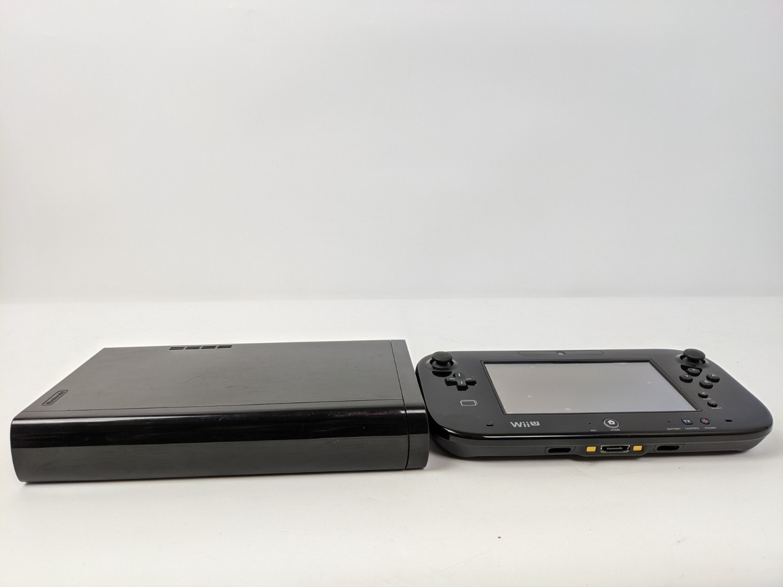 Wii U Console, Pad & Game Bundle WUP-010 WUP-101(02) NES Remix Mario 3D World