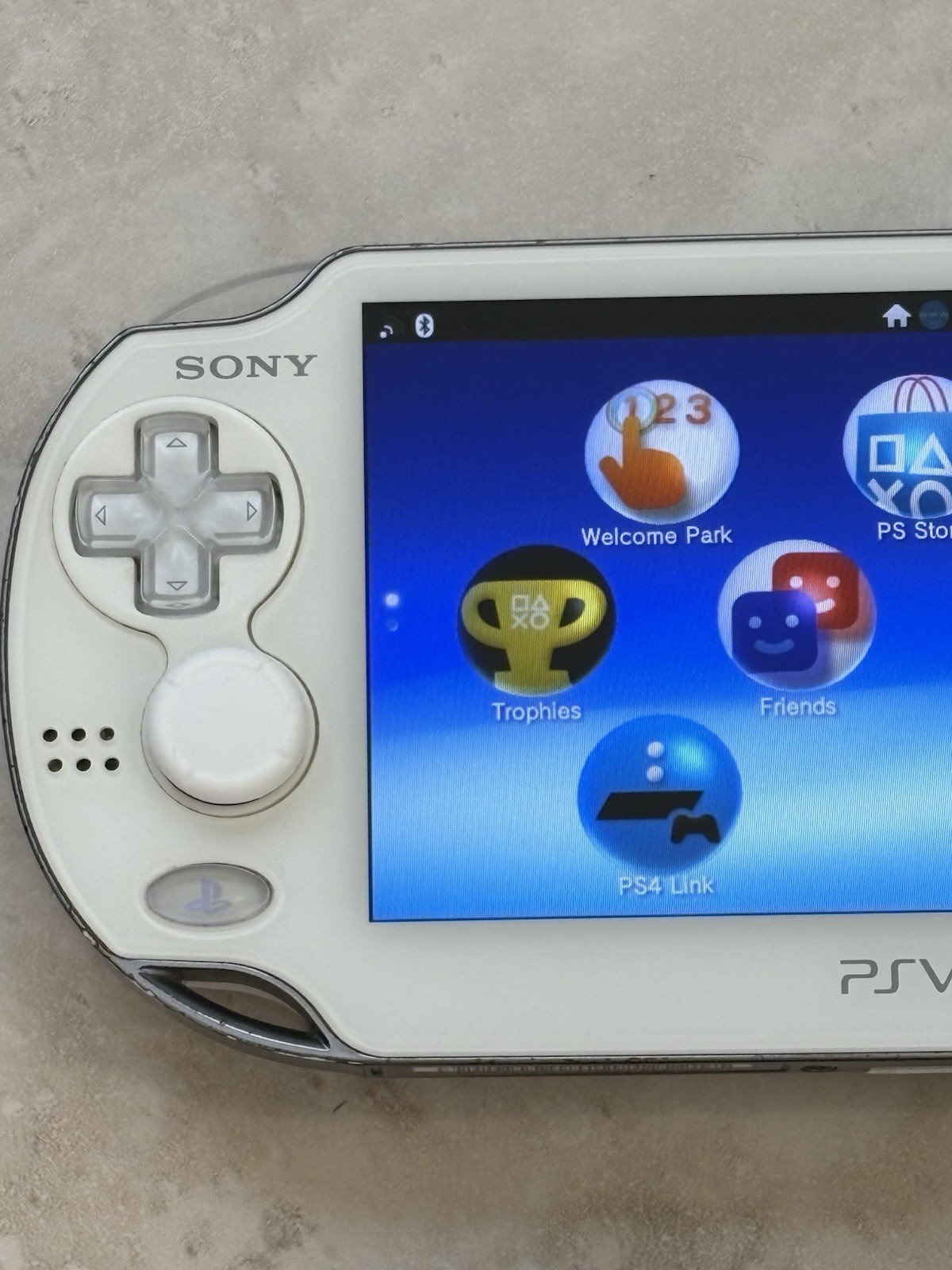Sony PlayStation Vita White Handheld System – w/ 8GB Memory Card Read Desc