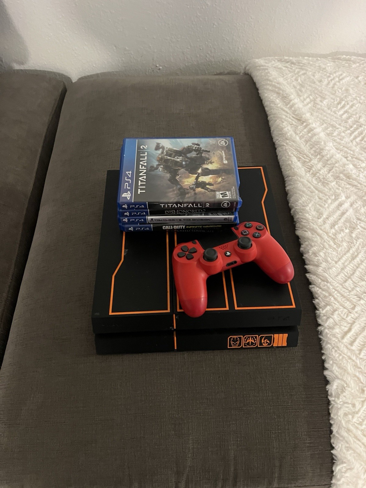 Sony PlayStation 4 PS4 Call of Duty: Black Ops III Edition Console & Controllers