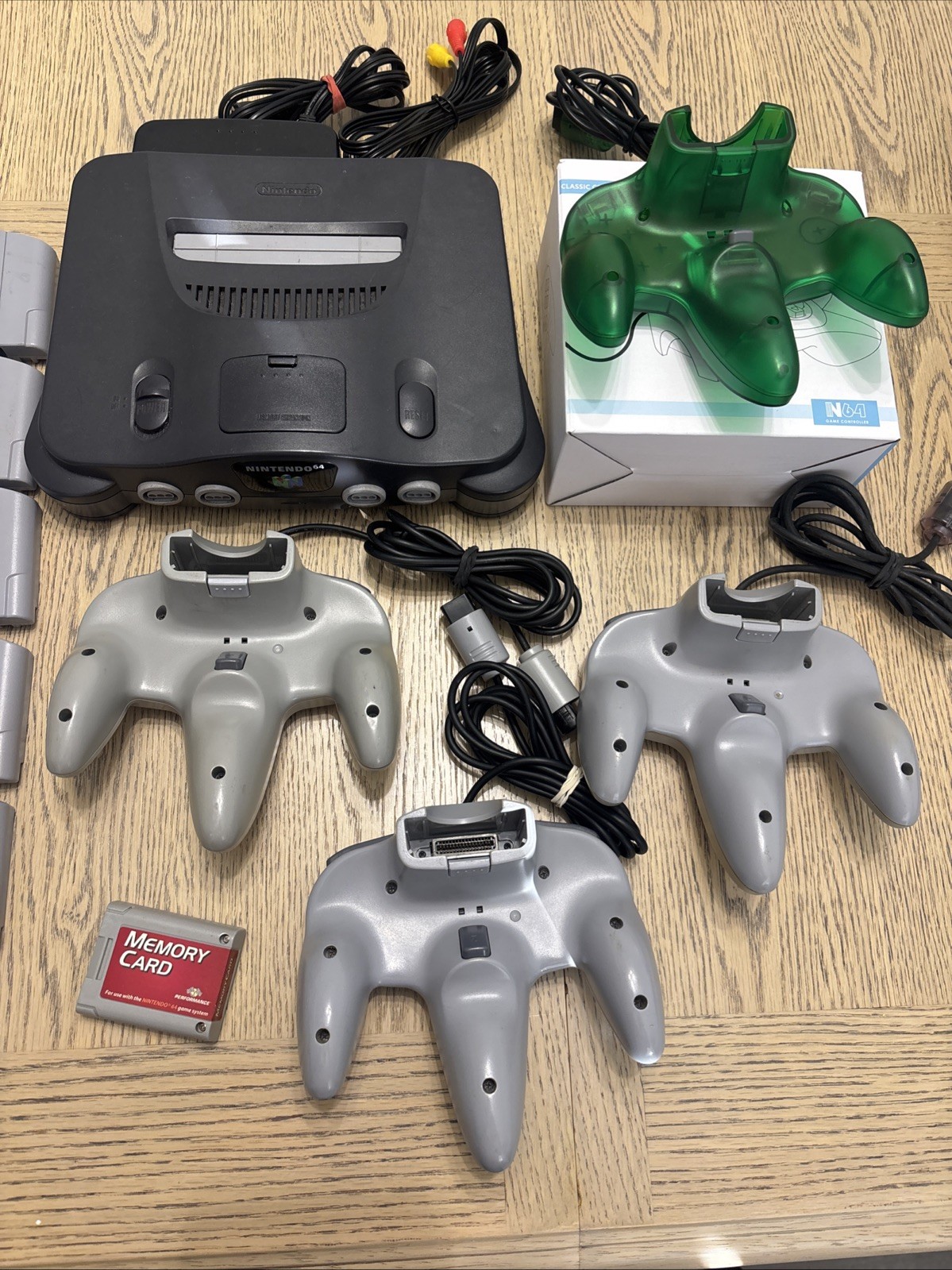 Nintendo 64 Console bundle + Mario KART & More + 4 controllers + Memory Card