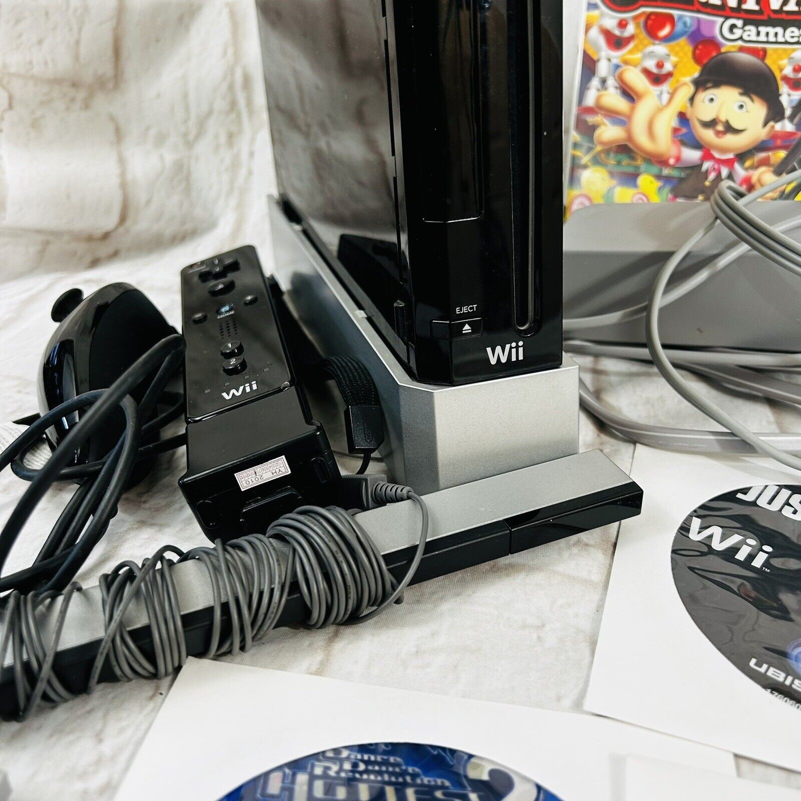 Nintendo Wii RVL-001 USA Black Console Bundle GameCube Compatible w Games VG