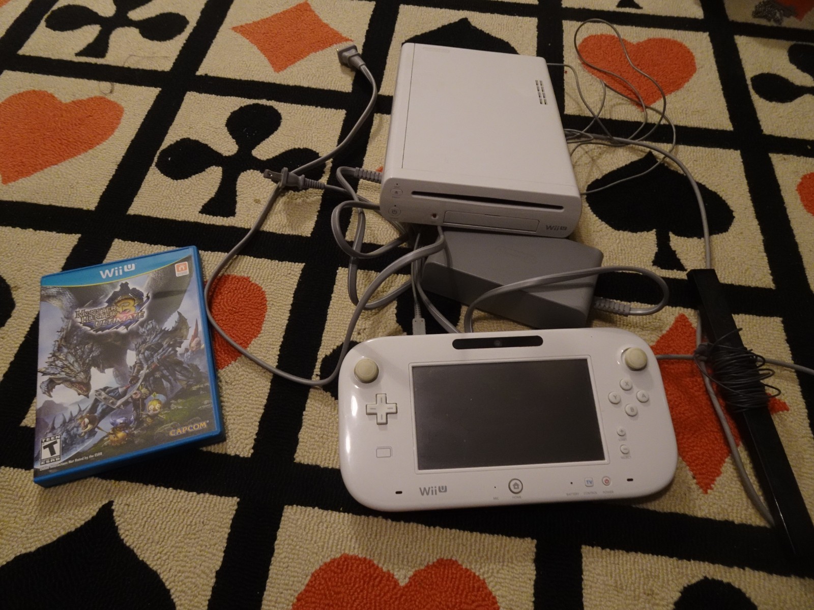 Working Nintendo Wii U 8GB Console and Handheld Pad WHITE WUP-001(02) w/Games