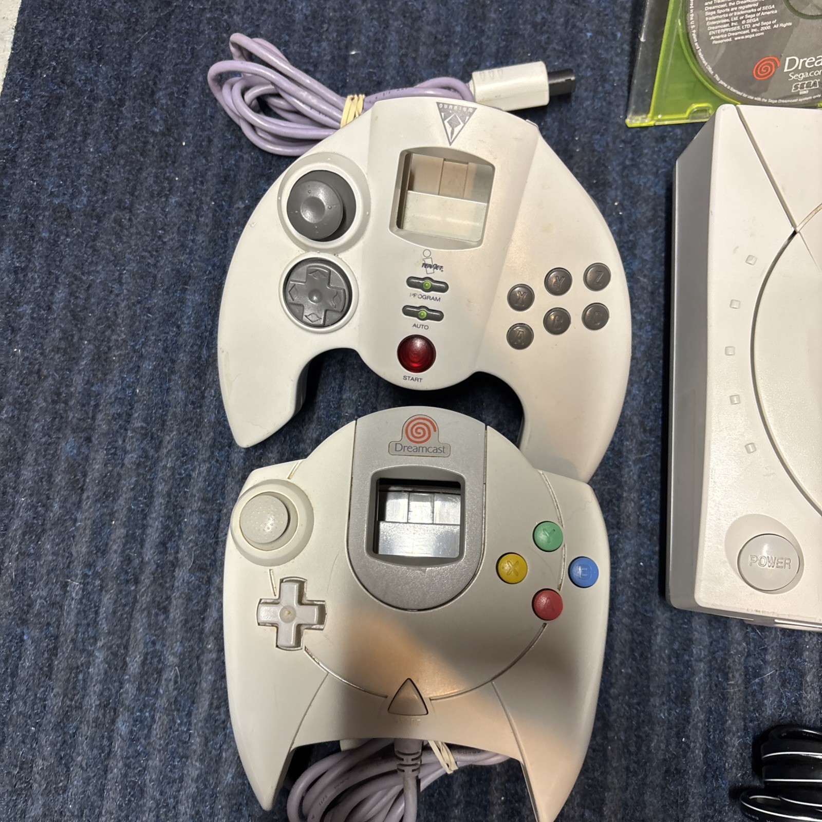 Saga Dreamcast Console Two Controllers, Game, Power And AV Cable HKT-3020 TESTED